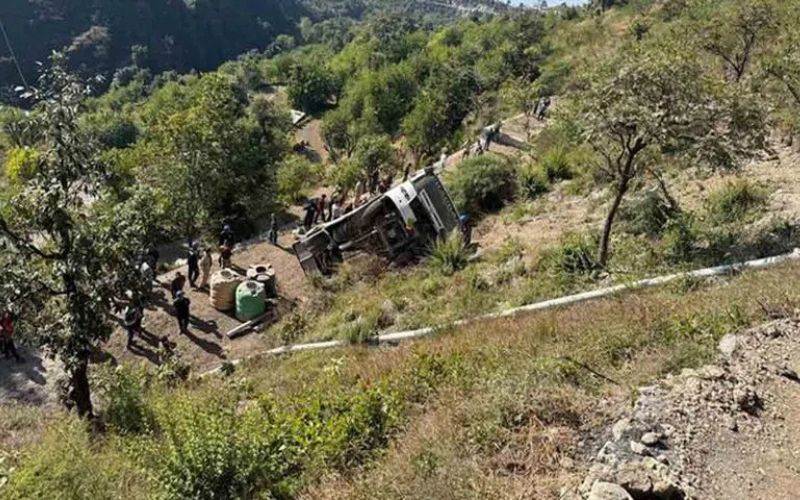 اتراکھنڈ: مسافروں سے بھری بس  کھائی میں گہری۔ پانچ ہلاک، متعدد زخمی